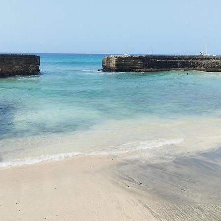Pensao Alcinda Bettencourt 100 Meters To The Beachfront Santa Maria Exterior photo
