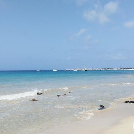 Pensao Alcinda Bettencourt 100 Meters To The Beachfront Santa Maria Exterior photo