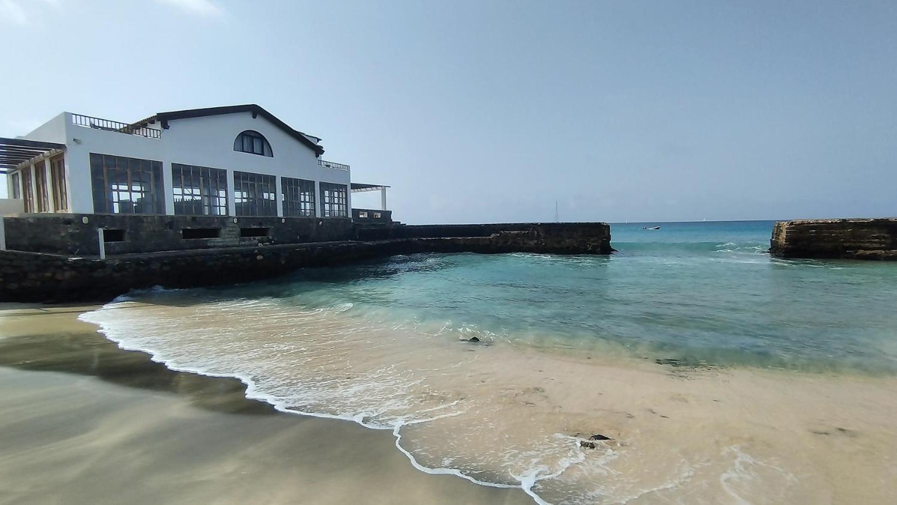 Pensao Alcinda Bettencourt 100 Meters To The Beachfront Santa Maria Exterior photo