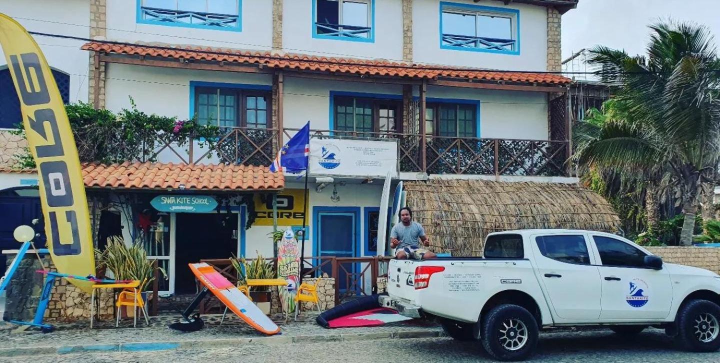 Pensao Alcinda Bettencourt 100 Meters To The Beachfront Santa Maria Exterior photo
