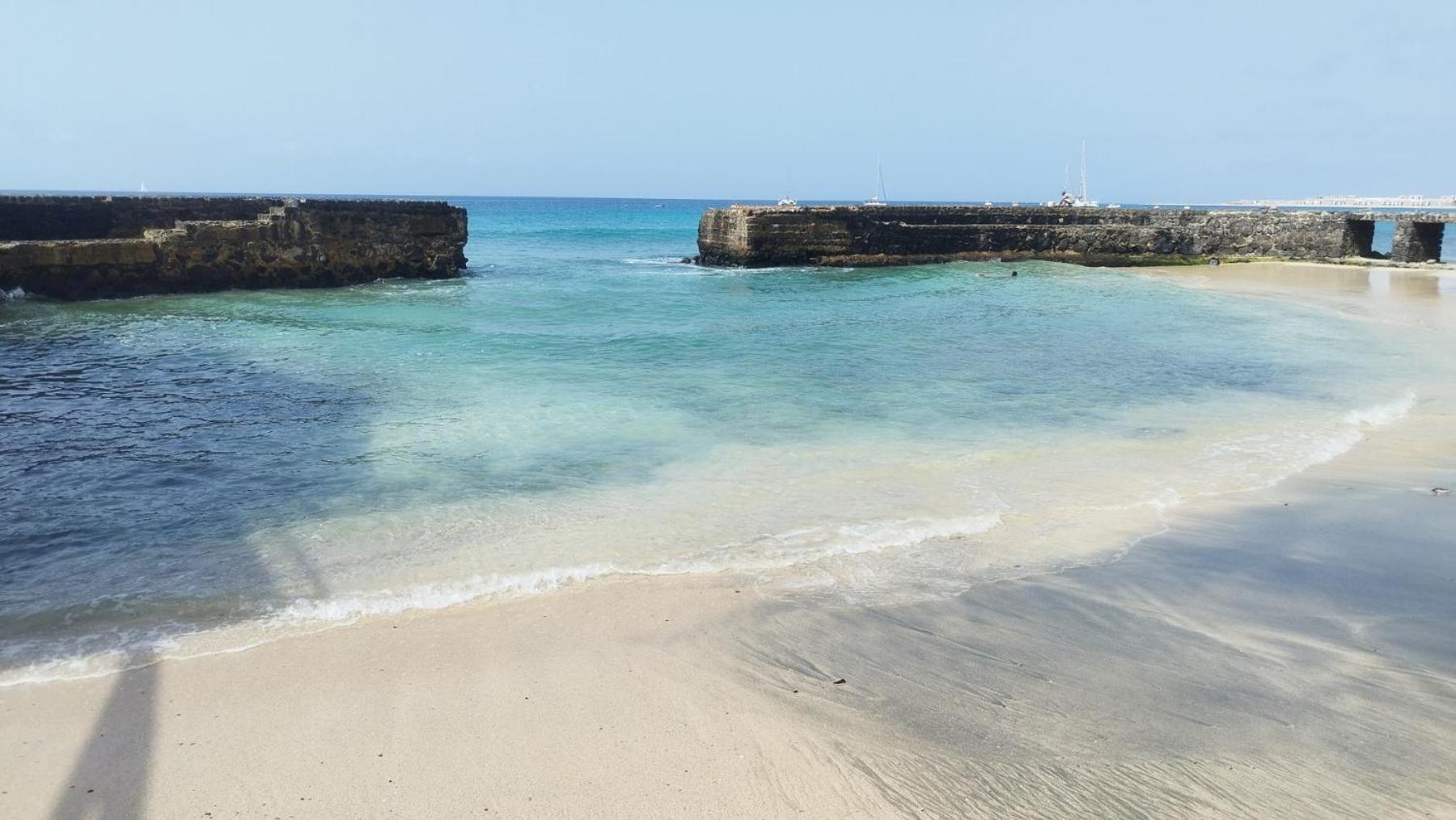 Pensao Alcinda Bettencourt 100 Meters To The Beachfront Santa Maria Exterior photo