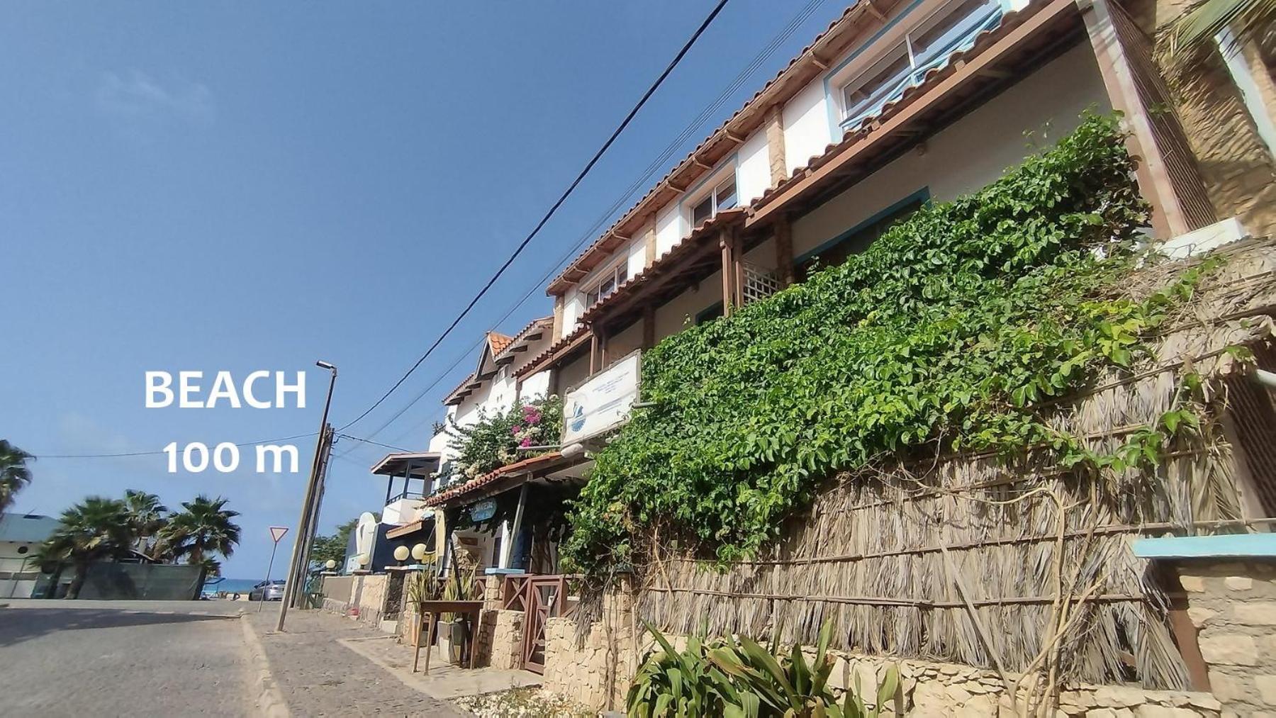 Pensao Alcinda Bettencourt 100 Meters To The Beachfront Santa Maria Exterior photo