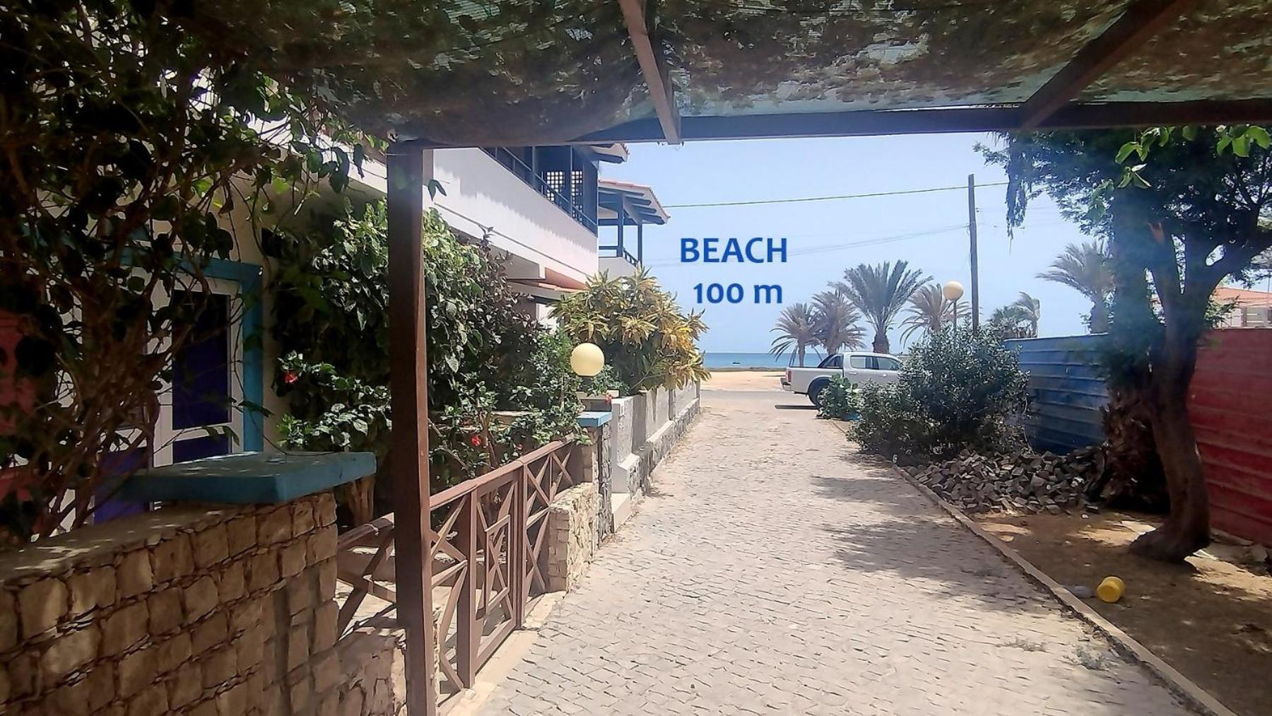 Pensao Alcinda Bettencourt 100 Meters To The Beachfront Santa Maria Exterior photo