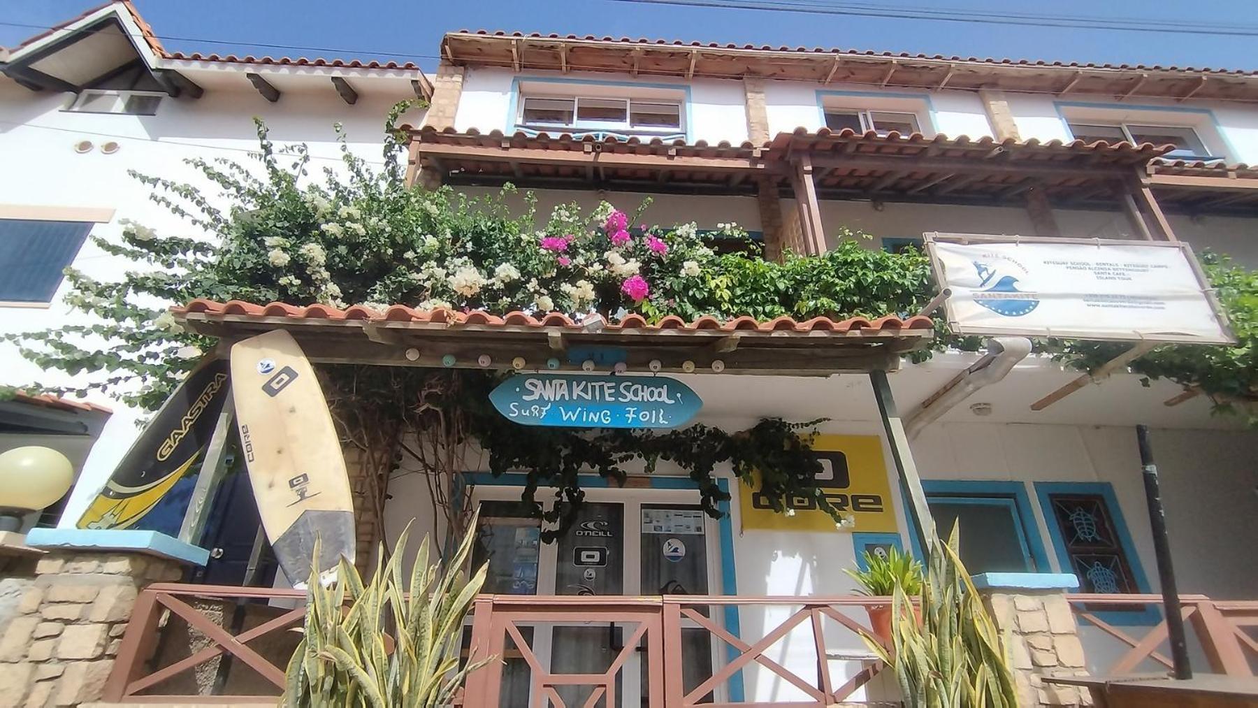 Pensao Alcinda Bettencourt 100 Meters To The Beachfront Santa Maria Exterior photo