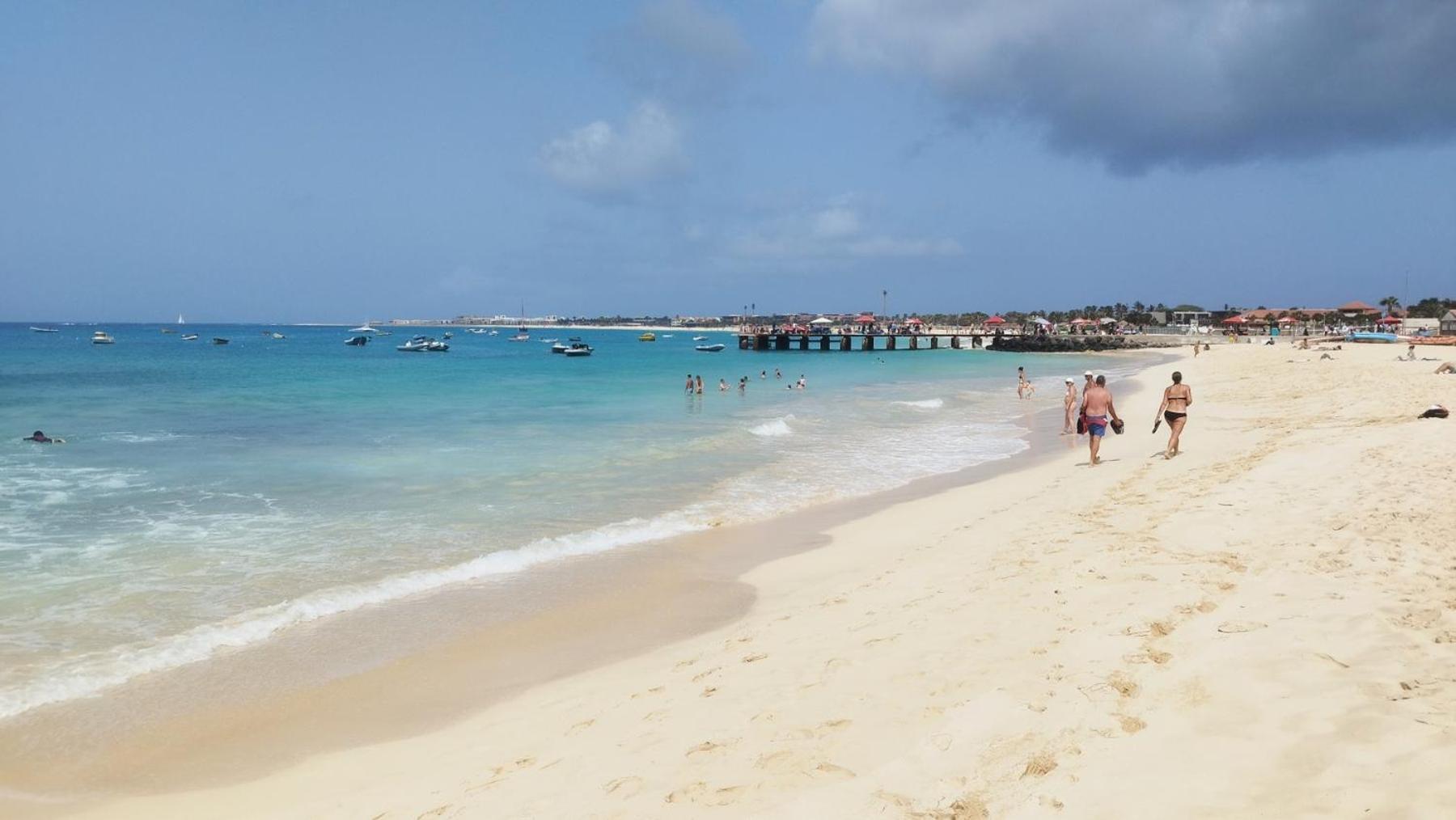 Pensao Alcinda Bettencourt 100 Meters To The Beachfront Santa Maria Exterior photo