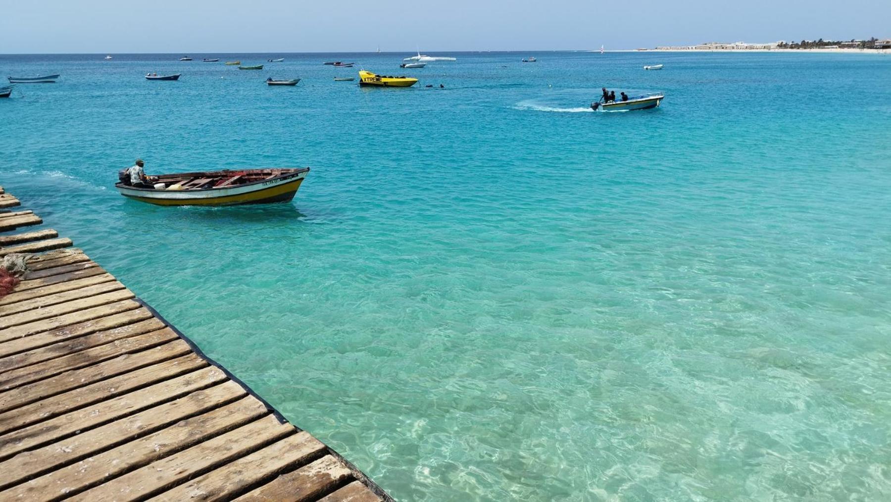 Pensao Alcinda Bettencourt 100 Meters To The Beachfront Santa Maria Exterior photo