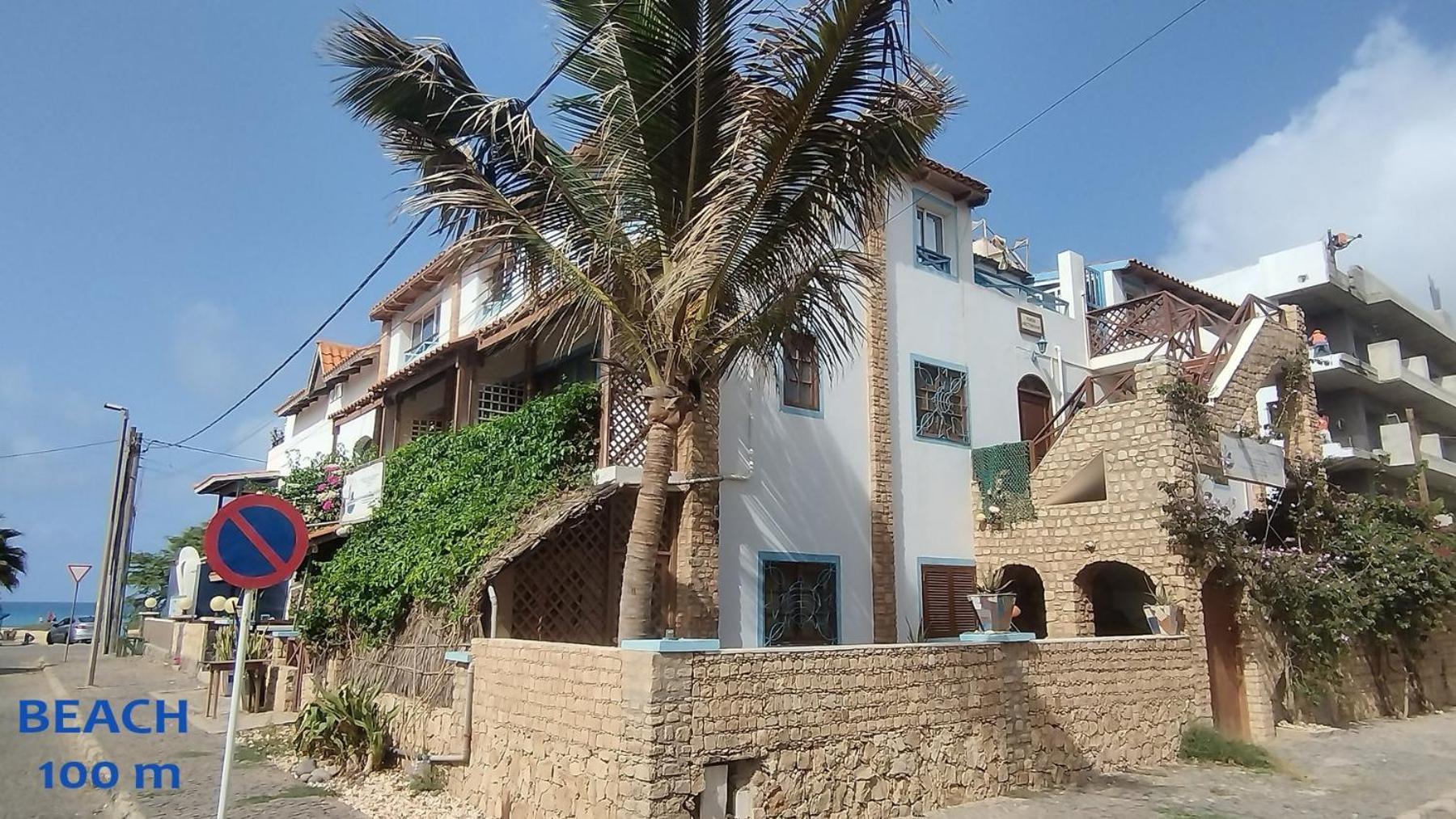 Pensao Alcinda Bettencourt 100 Meters To The Beachfront Santa Maria Exterior photo