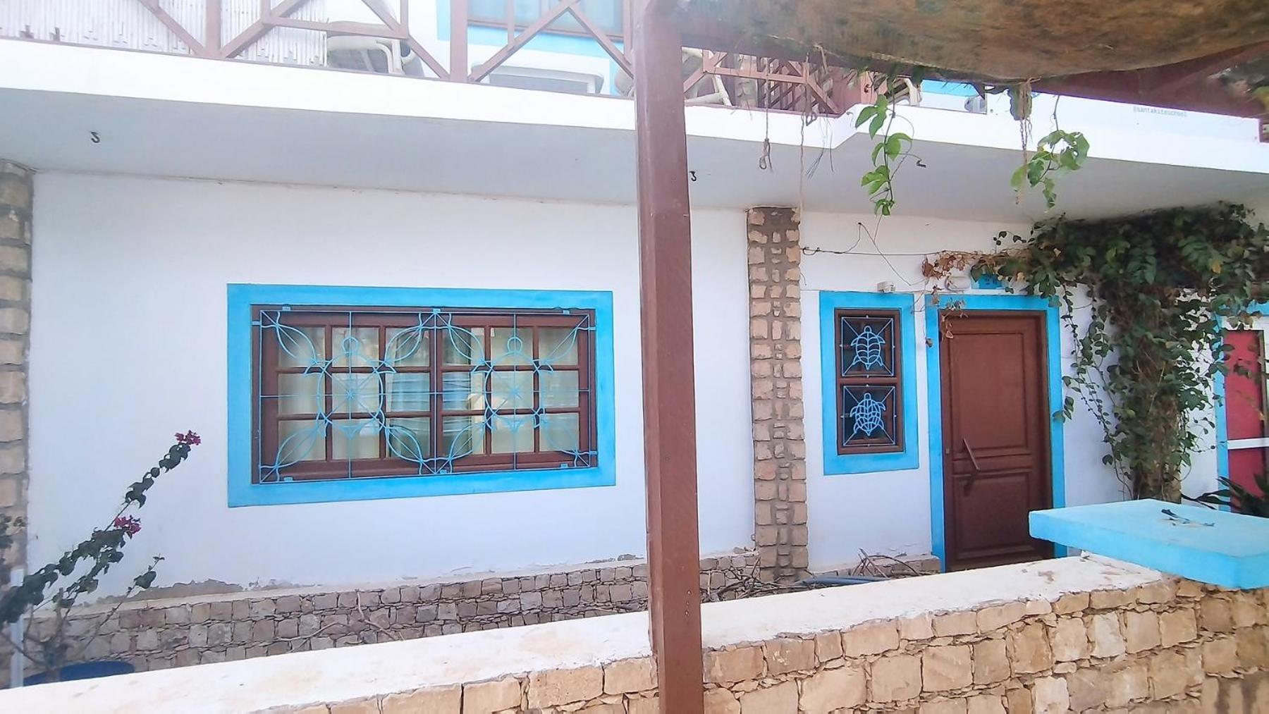 Pensao Alcinda Bettencourt 100 Meters To The Beachfront Santa Maria Exterior photo