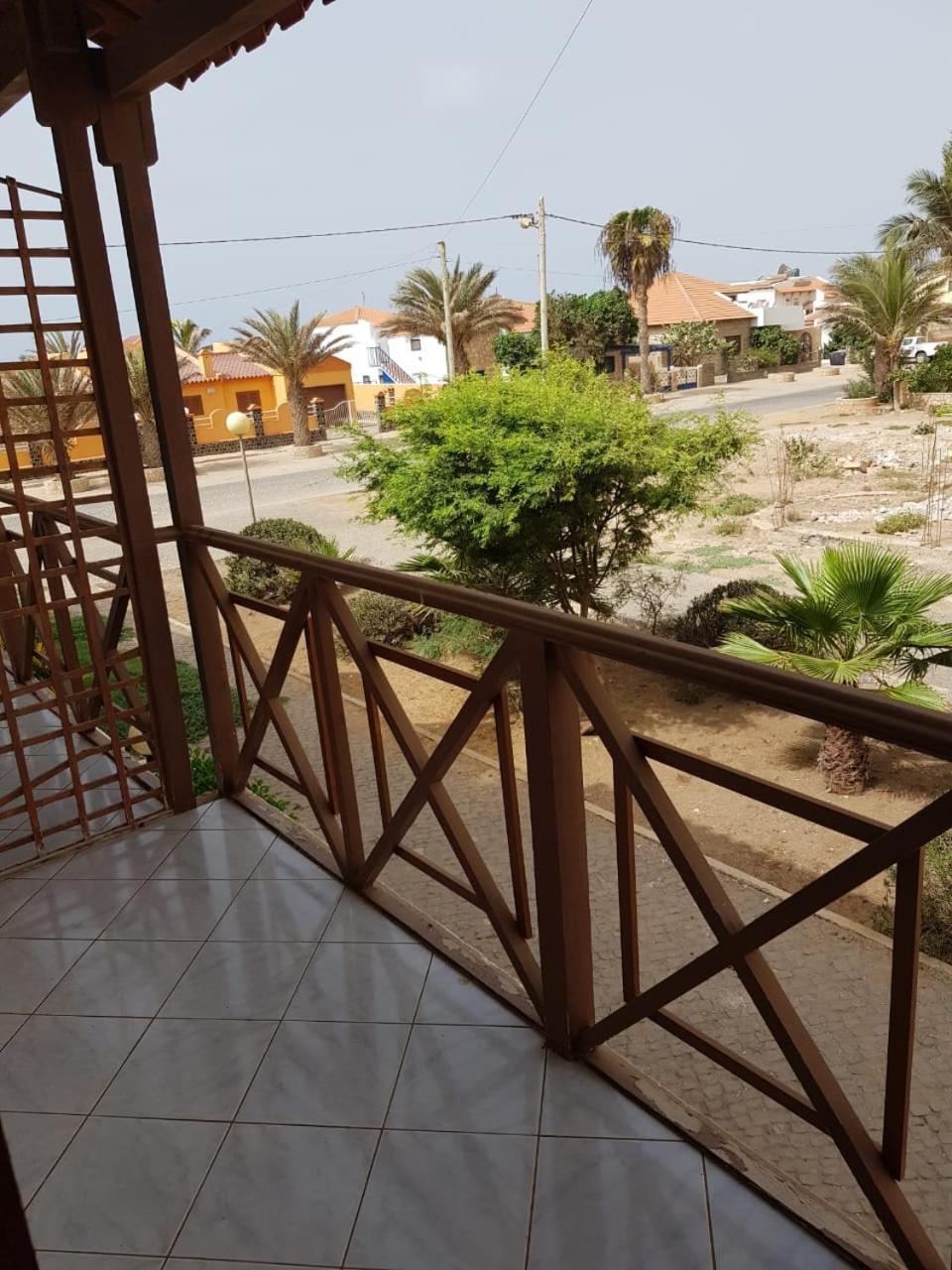 Pensao Alcinda Bettencourt 100 Meters To The Beachfront Santa Maria Exterior photo