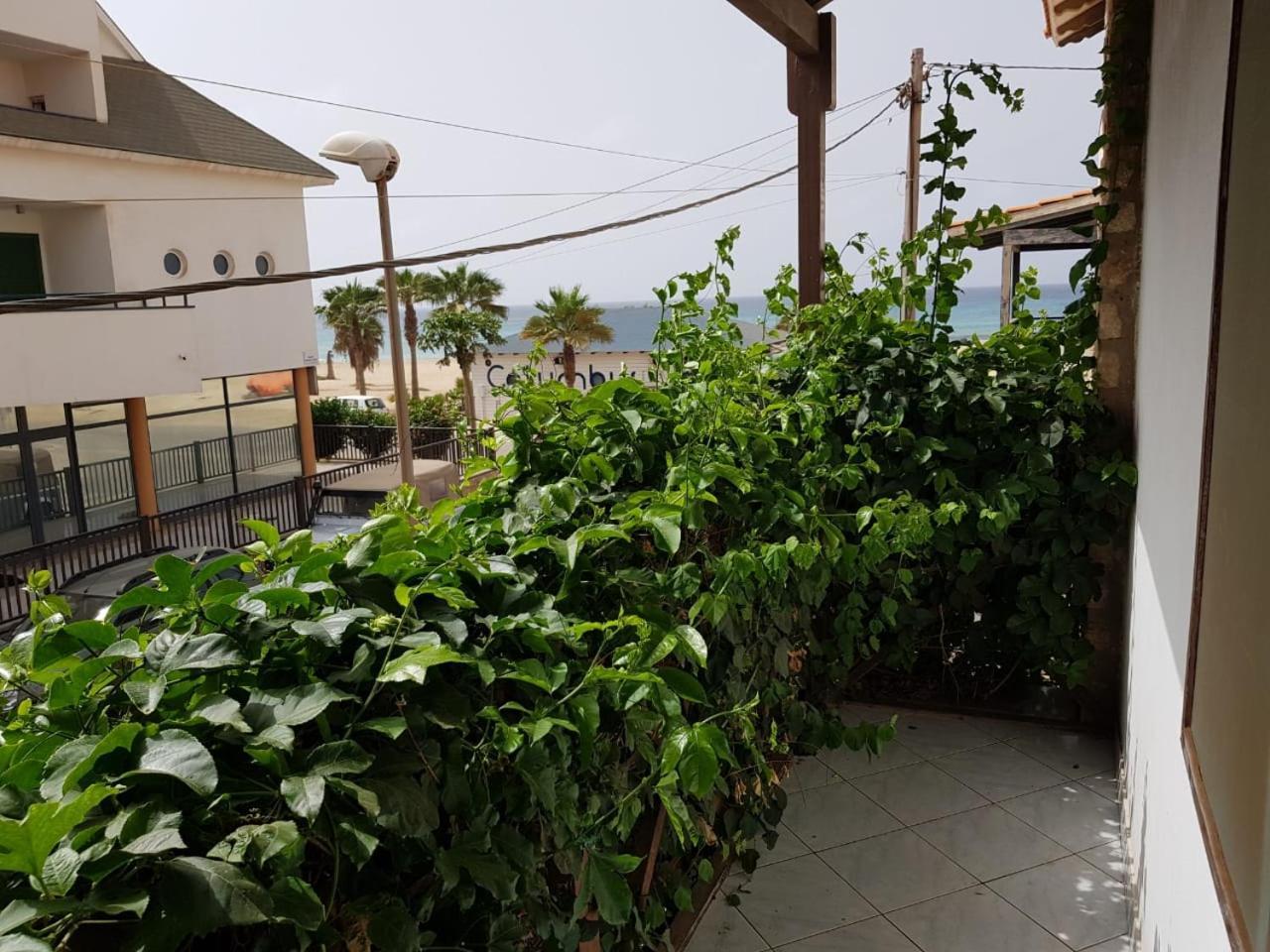 Pensao Alcinda Bettencourt 100 Meters To The Beachfront Santa Maria Exterior photo