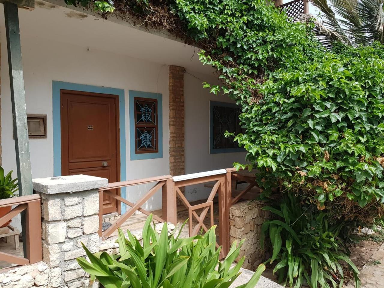 Pensao Alcinda Bettencourt 100 Meters To The Beachfront Santa Maria Exterior photo