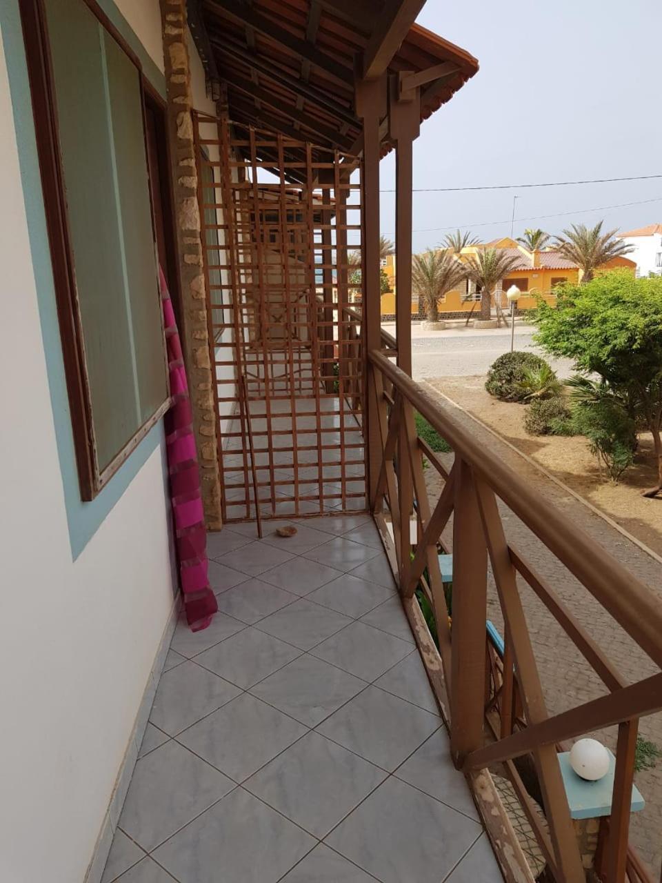 Pensao Alcinda Bettencourt 100 Meters To The Beachfront Santa Maria Exterior photo