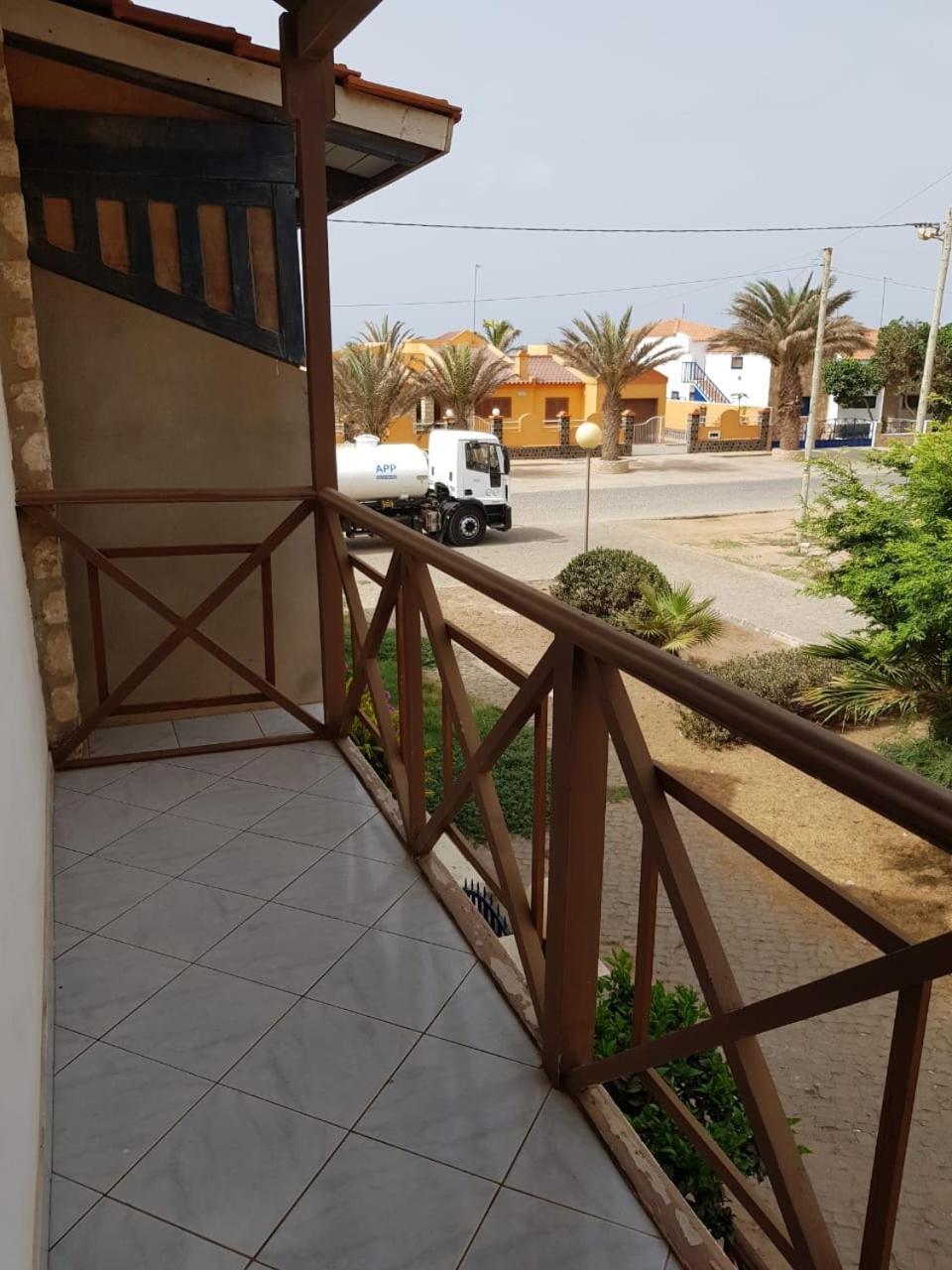Pensao Alcinda Bettencourt 100 Meters To The Beachfront Santa Maria Exterior photo