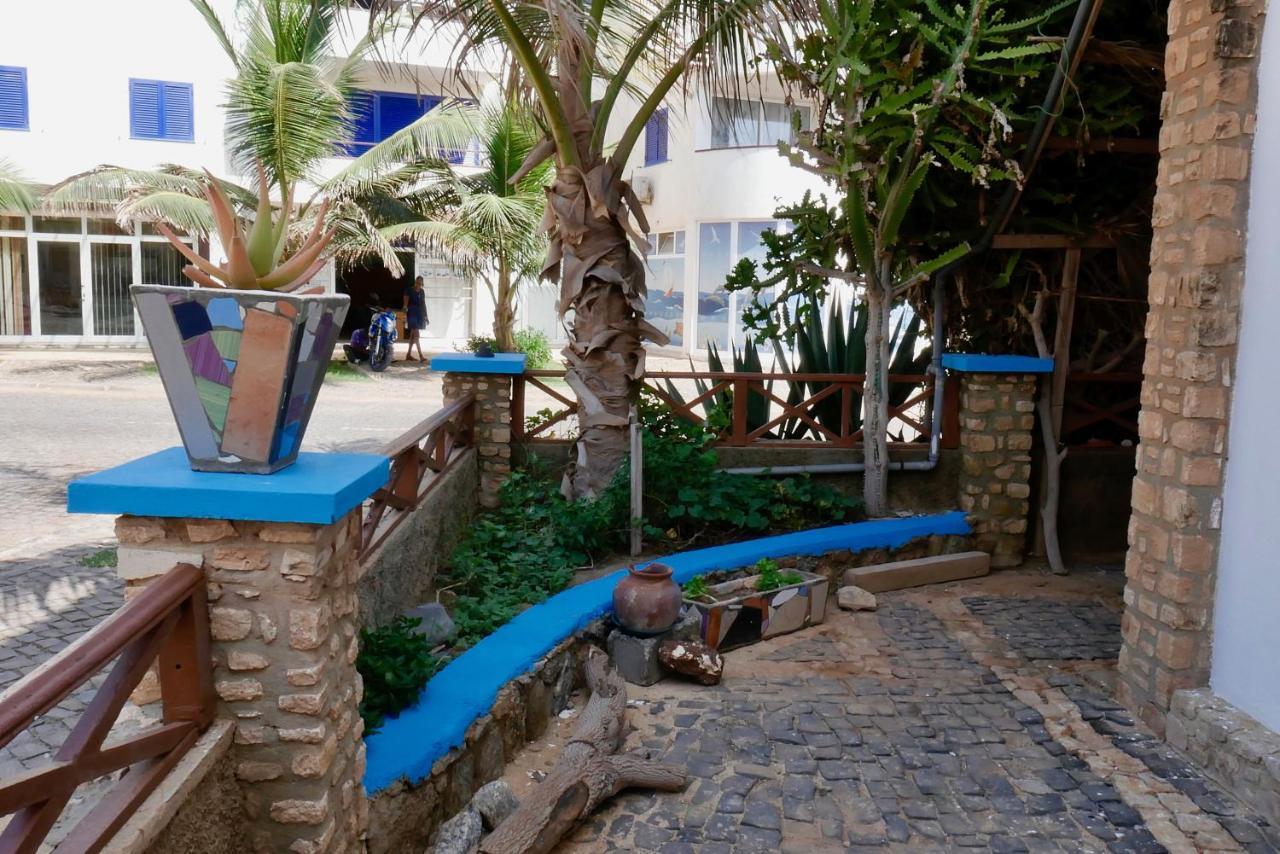 Pensao Alcinda Bettencourt 100 Meters To The Beachfront Santa Maria Exterior photo