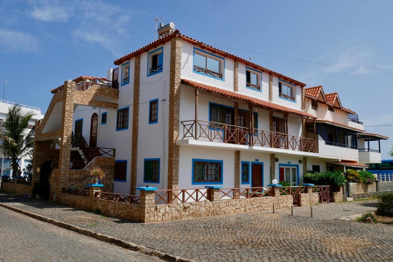 Pensao Alcinda Bettencourt 100 Meters To The Beachfront Santa Maria Exterior photo