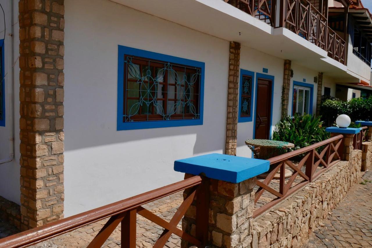 Pensao Alcinda Bettencourt 100 Meters To The Beachfront Santa Maria Exterior photo