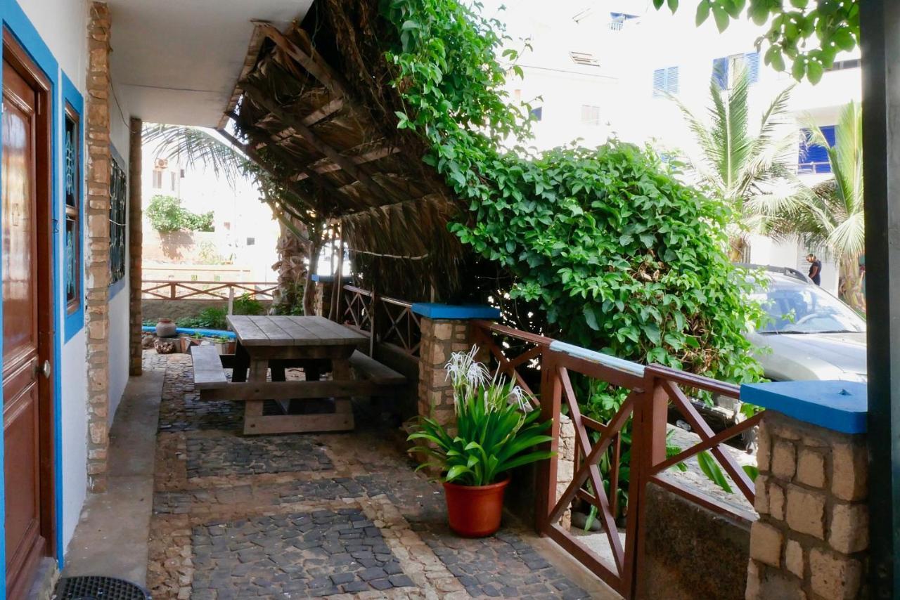 Pensao Alcinda Bettencourt 100 Meters To The Beachfront Santa Maria Exterior photo