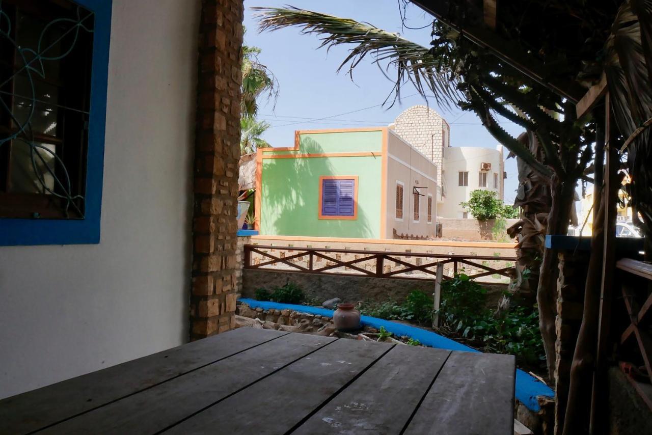 Pensao Alcinda Bettencourt 100 Meters To The Beachfront Santa Maria Exterior photo